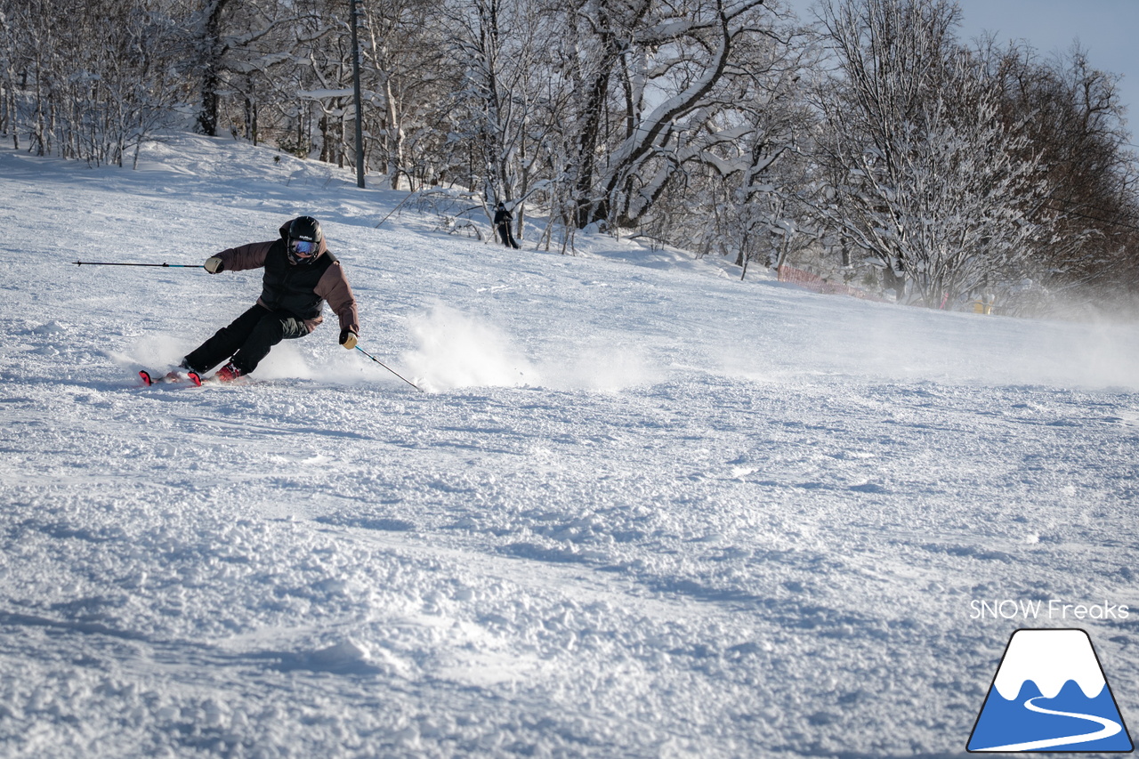 カムイスキーリンクス｜この上ないほど澄んだ青空と極上のパウダースノー。やっぱり『カムイ』は外れない！